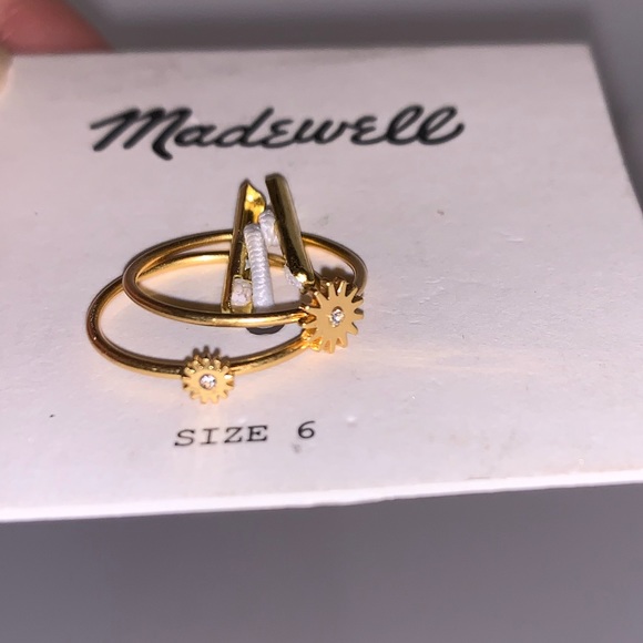 Madewell Jewelry - Madewell Sunshine Sun Gear Gold tone rings Crystal CZ stone center Size 6 🤩 D3